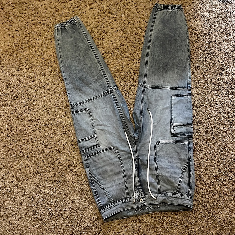 Mens American Eagle cargo Jeans.